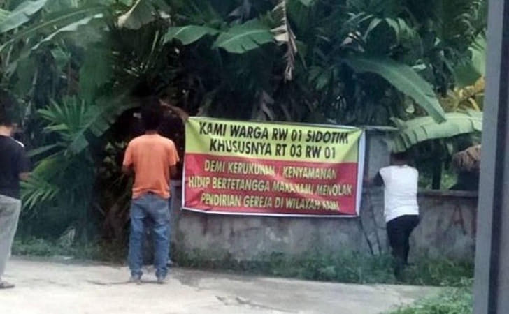 warga-tolak-pendirian-gereja.jpg