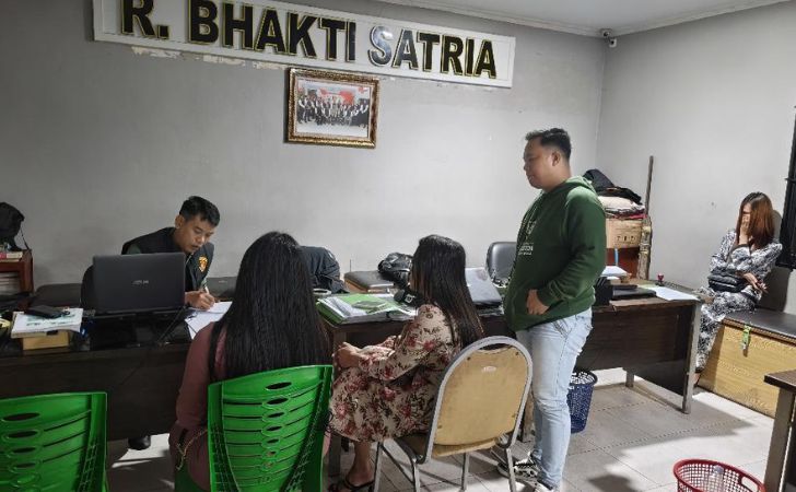 waria-dimintai-keterangan-di-Polsek.jpg