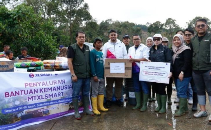 xl-salurkan-bantuan-ke-sumatera.jpg