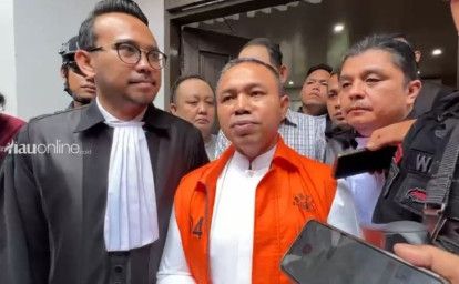 Abdul-Wahid-usai-sidang-vonis6.jpg