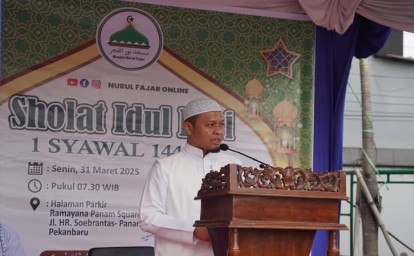 Agung-nugroho-salat-id-dg-warga.jpg