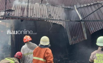 Api-Mengamuk-di-Gerai-DKriuk-Jalan-Nenas-5-Armada-Damkar-Dikerahkan.jpg