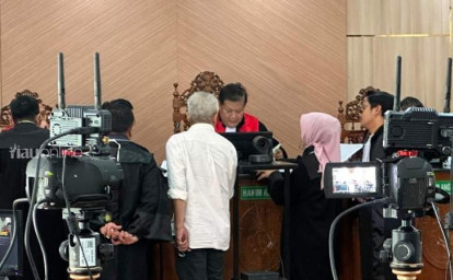 Arief-Setiawan-di-Pengadilan.jpg