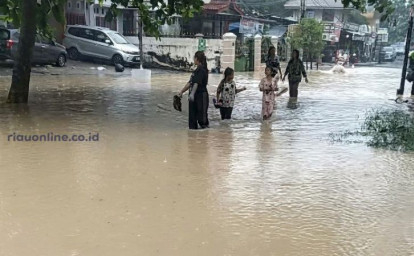 Banjir-di-rumbai-10-10-26.jpg