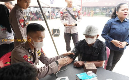 Brimob-beri-pengobatan-gratis.jpg