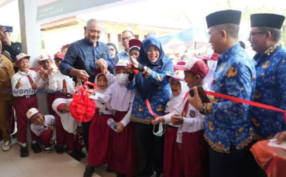 Bupati-siak-resmikan-sekolah3.jpg
