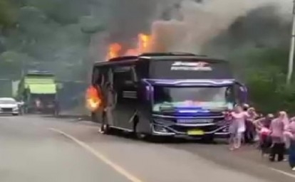 Bus-terbakar2.jpg