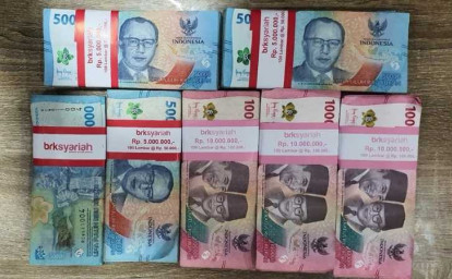 Dari-Chat-WhatsApp-hingga-Uang-Tunai-Begini-Kronologi-OTT-Kadishub-Siak.jpg