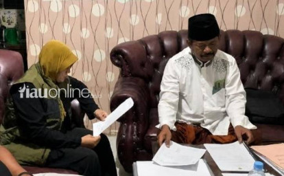 Datangi-Rumah-Warga-Bupati-Siak-Minta-Hentikan-Jual-Lahan-Eks-Transmigrasi-Fiktif.jpg