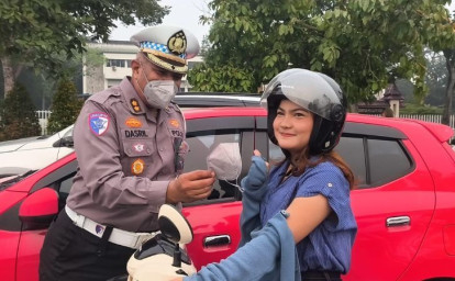 Ditlantas-berbagi-masker.jpg