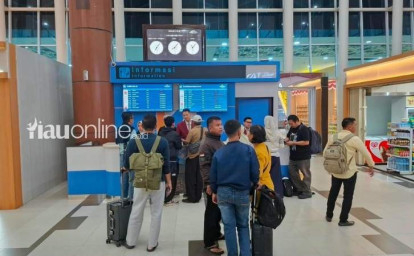 Erupsi-Anak-Krakatau-Batalkan-Lima-Penerbangan-di-Bandara-SSK-II-Pekanbaru.jpg