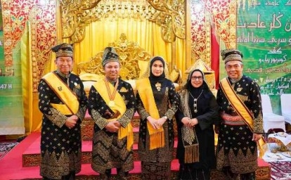 Gubernur-Riau-Abdul-Wahid-Dianugerahi-Gelar-Datuk-Seri-Setia-Amanah.jpg