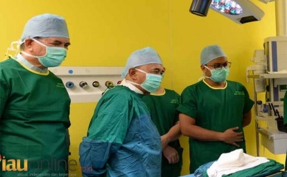 Kunjungan ke fasilitas Gedung Bedah Sentral Terpadu (GBST)  RSUD Arifin Ahmad