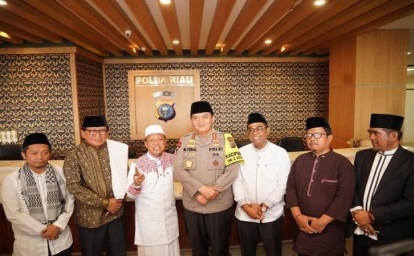 Polda Riau Ciptakan Pemilu Damai dan Sejuk Lewat Lisan Dua Ulama Besar