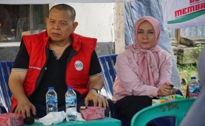 Irving-kahar-arifin-dan-istrinya.jpg