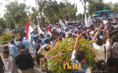 Jalan Sudirman Pekanbaru macet akibat demo mahasiswa, Selasa 10 oktober 2017