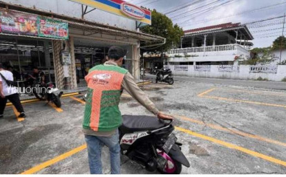 Jukir-di-indomaret.jpg