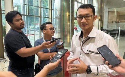 Juru-Bicara-KPK-Budi-Prasetyo-kanan.jpg