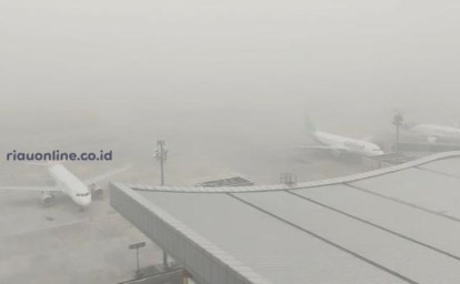 Kabut-asap-di-Bandara-SSK-II.jpg