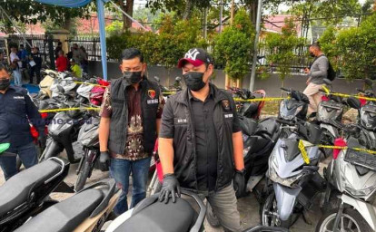 Kanit-Jatanras-Polda-Riau-Kompol-Rainly-L7.jpg