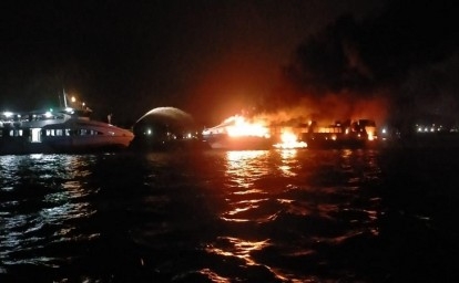 Kapal-terbakar-di-Kepri.jpg