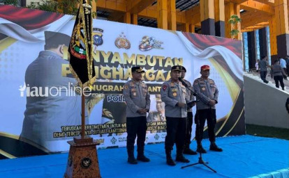 Kapolda-Persembahkan-Penghargaan-Nugraha-Sakanti-untuk-Masyarakat-Riau.jpg