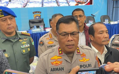 Kapolda-Riau-Irjen-Pol-Arman-Achdiat1.jpg