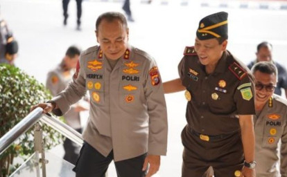 Kapolda-Riau-Temui-Kajati-Perkuat-Sinergi-Penegakan-Hukum-di-Bumi-Lancang-Kuning.jpg