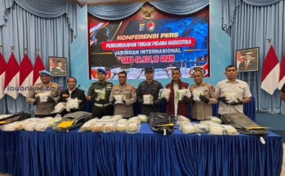 Kapolda-Riau-konpres-sabu.jpg
