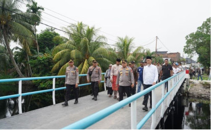 Kapolda-cek-jembatan-di-dumai.jpg