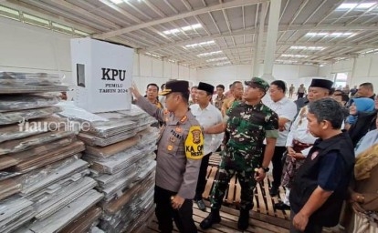 Kapolresta-Pekanbaru-tinjau-logistik.jpg