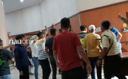 Ketua-Pertina-Riau-Siap-Fasilitasi-Duel-Indra-Gunawan-Eet-dan-Parisman-Ihwan-di-Ring.jpg