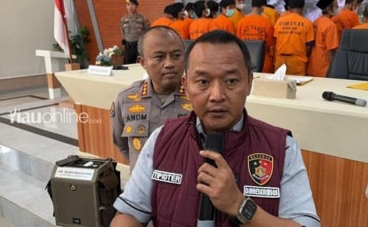 Kombes-Ade11.jpg