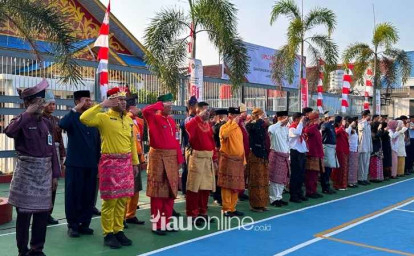 Pakai-Pakaian-Adat-Warnai-Upacara-HUT-ke-81-RI-di-Lapas-Kelas-IIA-Pekanbaru.jpg