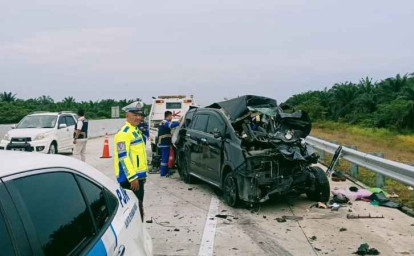 Pasangan-Suami-Istri-Tewas-dalam-Kecelakaan-Maut-di-Tol-Bangkinang.jpg