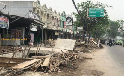 Pembangunan-drainase-di-Jalan-Paus.jpg
