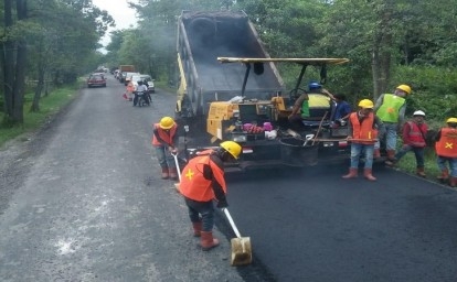 Pemeliharaan-Jalan-di-Siak.jpg