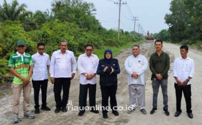 Pemkab-Siak-Libatkan-Perusahaan-untuk-Revitalisasi-Jalan-Rusak-Parah.jpg
