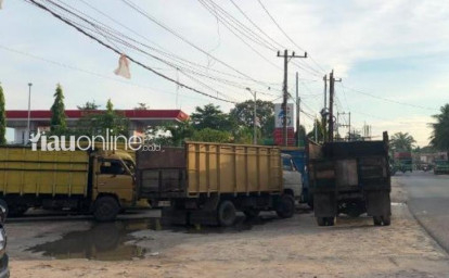 Pertamina-Diminta-Jelaskan-Penyebab-Antrean-Solar-Subsidi-di-Sejumlah-SPBU-Pekanbaru.jpg