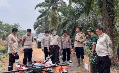 Polda-Riau-pakai-drone-padamkan-karhutla.jpg