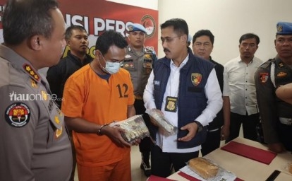 Polda-riau-gagalkan-peredaran-sabu-di-riau2.jpg