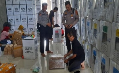 Polres-kuansing-cek-gudang-logistik-kpu.jpg