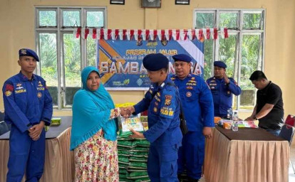 Program-JALUR-Ditpolairud-Polda-Riau-Salurkan-Bantuan-bagi-Warga-Pesisir-Dumai.jpg