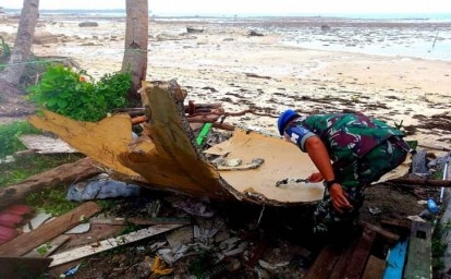 Puing-pesawat-di-pantai-natuna.jpg