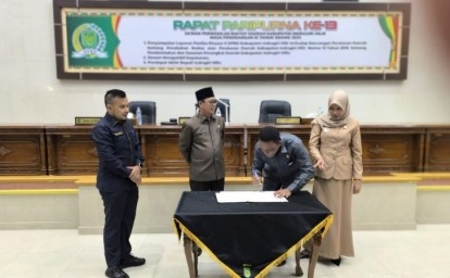 Rapat-Paripurna-ke-13-DPRD-Inhil-Bahas-Ranperda-Perubahan-Susunan-OPD.jpg