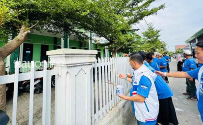 Ratusan-Kader-Partai-Demokrat-Pekanbaru-Gelar-Jumat-Bersih-di-Masjid-Al-Qadariyah.jpg