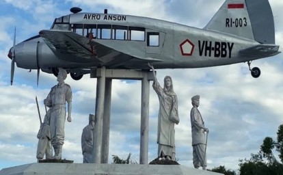 Replika-Pesawat-Avro-Anson-RI-003.jpg