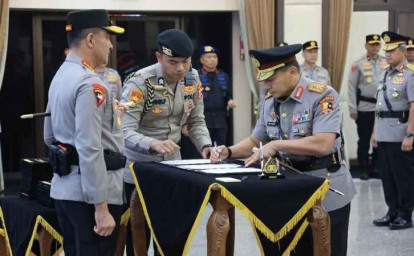 Resmi-Jadi-Kabaharkam-Polri-Herry-Heryawan-Naik-Pangkat-Jenderal-Bintang-Tiga.jpg