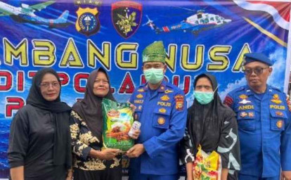 Sambangi-Pulau-Kijang-Ditpolairud-Salurkan-Bantuan-hingga-Layanan-Kesehatan-Gratis.jpg