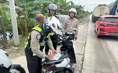 Satlantas-Polres-Pelalawan-tindak-pelanggar.jpg